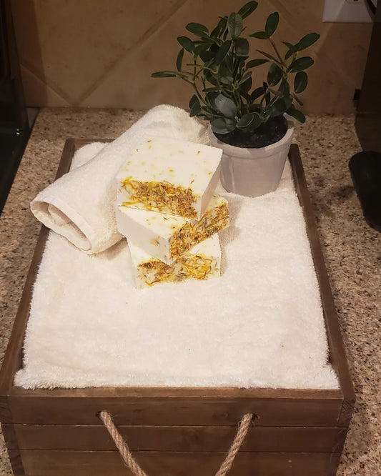 OATMEAL & SHEA CALENDULA OIL SOAP WITH CALENDULA LEAVES